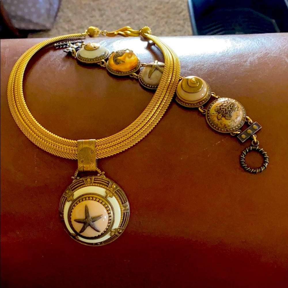 Unique sea themed necklace and bracelet.